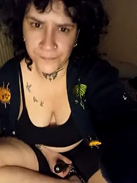 Snapshot of callmelouve chatting on October 23, 1:49 am callmelouve online show from October 23, 1:49 am