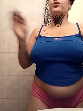 Snapshot of callmelouve chatting on November 17, 8:36 pm callmelouve online show from November 17, 8:36 pm