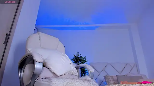 Snapshot of NiaBennet_ chatting on December 6, 1:51 am NiaBennet online show from December 6, 1:51 am