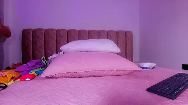 Snapshot of _linda_milk_ chatting on November 13, 3:05 am linda milk online show from November 13, 3:05 am