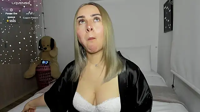 Snapshot of sophi_mooreno chatting on December 5, 1:47 am sophi mooreno online show from December 5, 1:47 am