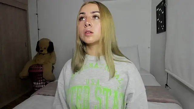 Snapshot of sophi_mooreno chatting on December 12, 2:26 am sophi mooreno online show from December 12, 2:26 am