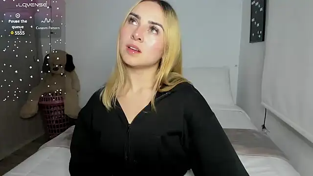 Snapshot of sophi_mooreno chatting on March 22, 2:27 am sophi mooreno online show from March 22, 2:27 am