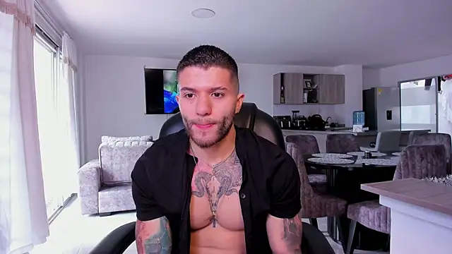 Snapshot of Frank_Farrell chatting on January 23, 8:35 pm Frank Farrell online show from January 23, 8:35 pm