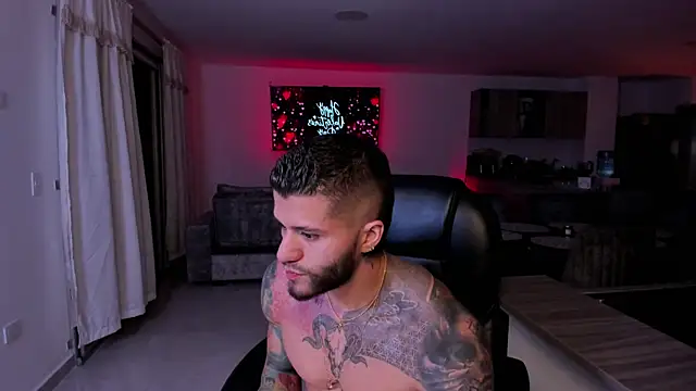 Snapshot of Frank_Farrell chatting on February 14, 4:58 am Frank Farrell online show from February 14, 4:58 am