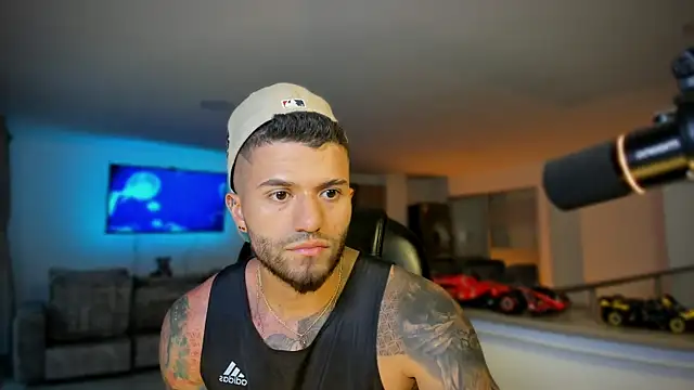 Snapshot of Frank_Farrell chatting on September 8, 10:53 pm Frank Farrell online show from September 8, 10:53 pm