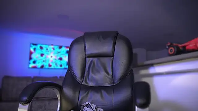 Snapshot of Frank_Farrell chatting on October 10, 8:24 am Frank Farrell online show from October 10, 8:24 am