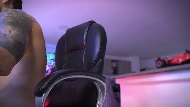 Snapshot of Frank_Farrell chatting on October 18, 9:04 pm Frank Farrell online show from October 18, 9:04 pm