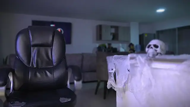 Snapshot of Frank_Farrell chatting on October 22, 3:51 am Frank Farrell online show from October 22, 3:51 am