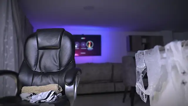 Snapshot of Frank_Farrell chatting on October 28, 3:32 am Frank Farrell online show from October 28, 3:32 am