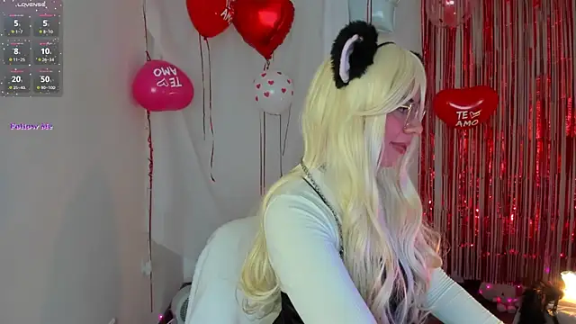 Snapshot of Silvanna-Moree chatting on February 17, 2:48 pm Silvanna-Moree online show from February 17, 2:48 pm