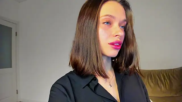 Kossie  online show from November 24, 8:30 pm