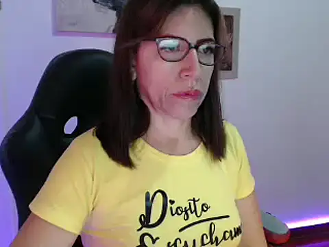 Chayla Ruiz online show from January 27, 9:00 pm