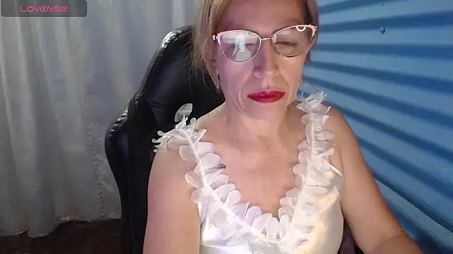 Chayla Ruiz online show from April 7, 11:21 am