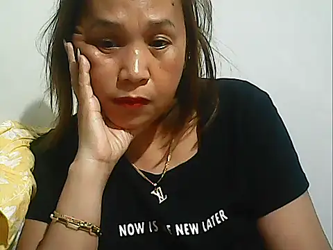 Snapshot of Lhadycarolyn chatting on November 2, 11:18 pm Lhadycarolyn online show from November 2, 11:18 pm