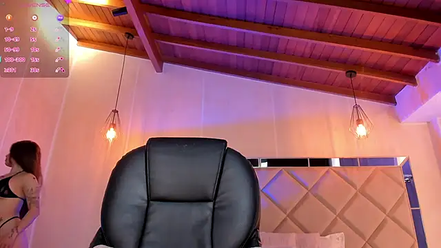 Snapshot of MaryLewis_ chatting on January 25, 6:24 pm MaryLewis online show from January 25, 6:24 pm