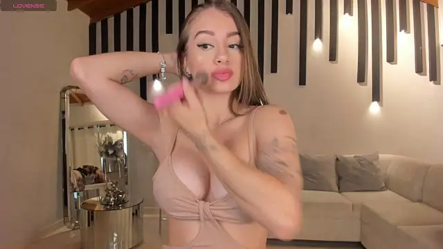 Snapshot of MaryLewis_ chatting on March 4, 11:51 am MaryLewis online show from March 4, 11:51 am