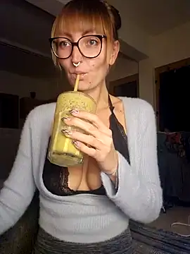 MissMialicious online show from January 9, 3:44 pm