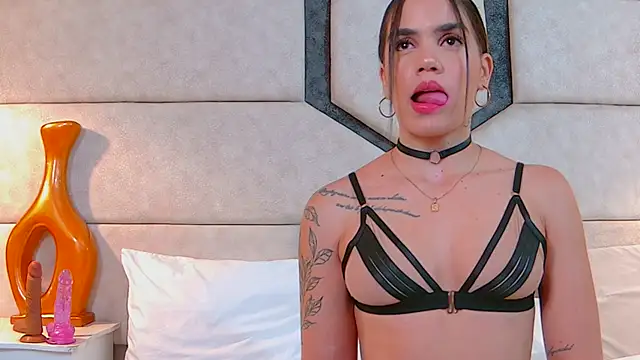 April Cutee online show from March 11, 7:47 pm