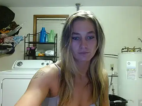 Snapshot of missymilf chatting on October 20, 2:23 am missymilf online show from October 20, 2:23 am