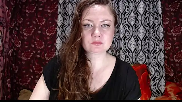 EmilyDoth online show from February 13, 5:44 pm