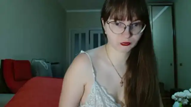 KiraGoldens online show from March 18, 5:43 am