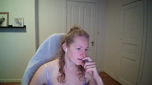 Girlnina-1995 online show from September 25, 8:07 am