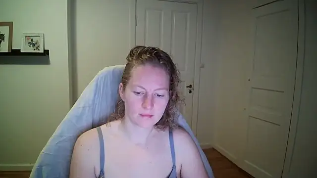 Girlnina-1995 online show from October 31, 7:42 am