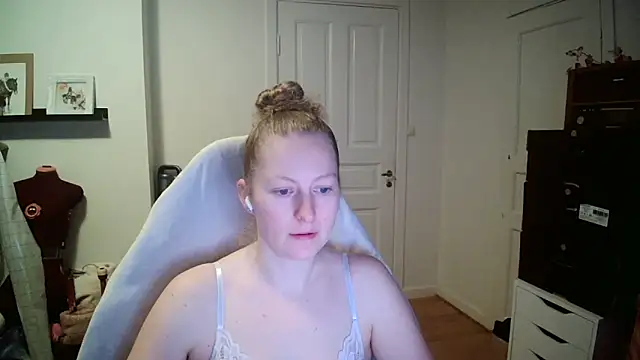 Girlnina-1995 online show from December 18, 10:10 am