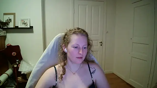 Girlnina-1995 online show from March 4, 8:48 pm