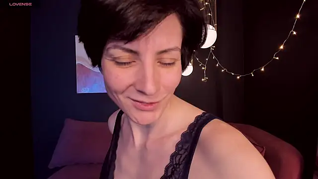 Snapshot of LorenDaze chatting on February 11, 5:29 pm LorenDaze online show from February 11, 5:29 pm