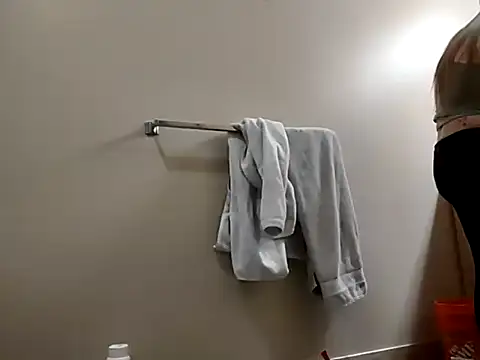 eatmeplease44 online show from January 17, 6:12 pm