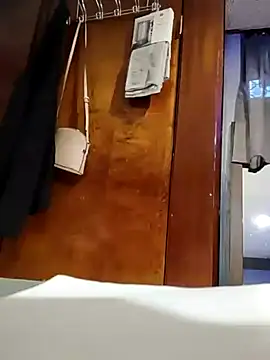 eatmeplease44 online show from January 18, 5:37 pm