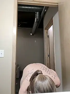 eatmeplease44 online show from March 5, 11:17 am