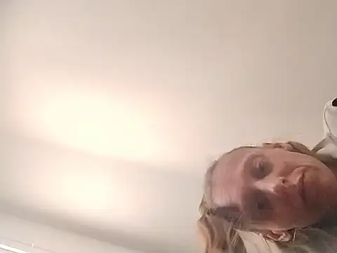 eatmeplease44 online show from September 27, 7:08 pm