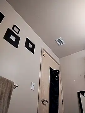 eatmeplease44 online show from February 12, 6:47 pm