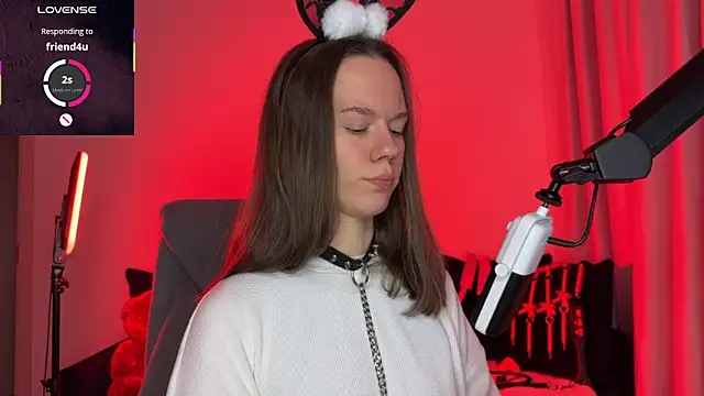 Snapshot of DivineBite chatting on October 30, 5:02 pm DivineBite online show from October 30, 5:02 pm