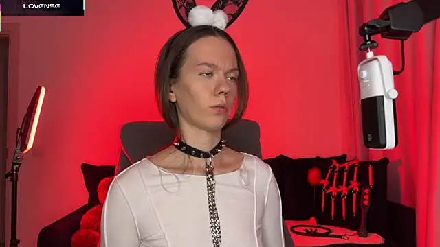 Snapshot of DivineBite chatting on November 2, 3:36 pm DivineBite online show from November 2, 3:36 pm