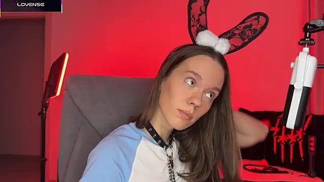 Snapshot of DivineBite chatting on November 13, 3:55 pm DivineBite online show from November 13, 3:55 pm