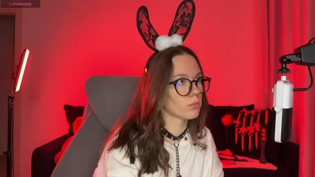 Snapshot of DivineBite chatting on December 15, 4:22 pm DivineBite online show from December 15, 4:22 pm