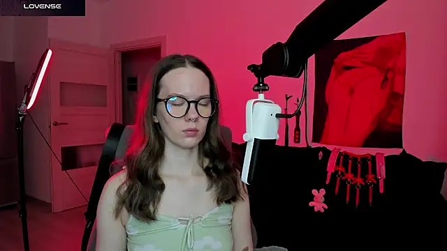 DivineBite online show from March 13, 5:52 pm