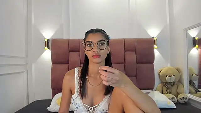 Snapshot of liagirl_cute chatting on January 11, 5:20 am liagirl cute online show from January 11, 5:20 am