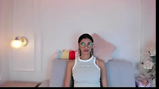 Snapshot of liagirl_cute chatting on February 1, 11:21 am liagirl cute online show from February 1, 11:21 am