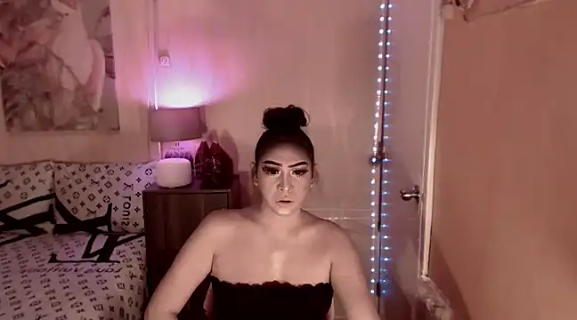 Snapshot of Biancafoxie chatting on March 8, 8:22 am Biancafoxie online show from March 8, 8:22 am