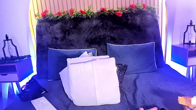 Snapshot of Karlagonzales_ chatting on February 8, 12:49 am Karlagonzales online show from February 8, 12:49 am