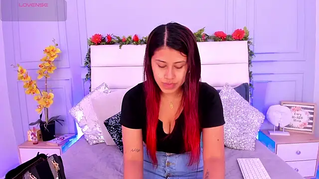 Snapshot of Karlagonzales_ chatting on March 15, 12:02 pm Karlagonzales online show from March 15, 12:02 pm