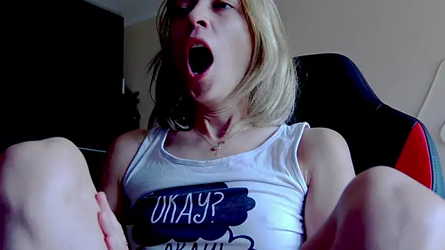 karo123421 online show from October 11, 8:24 am