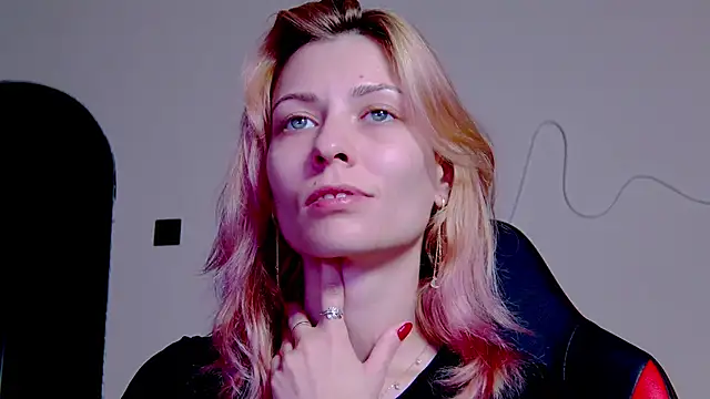 karo123421 online show from November 3, 9:38 pm