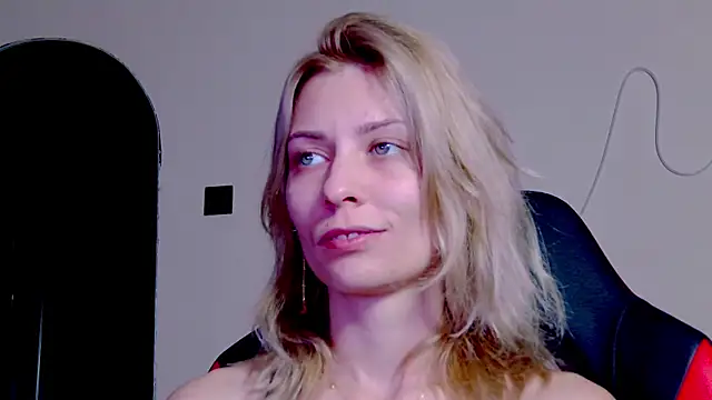 karo123421 online show from November 4, 9:47 pm