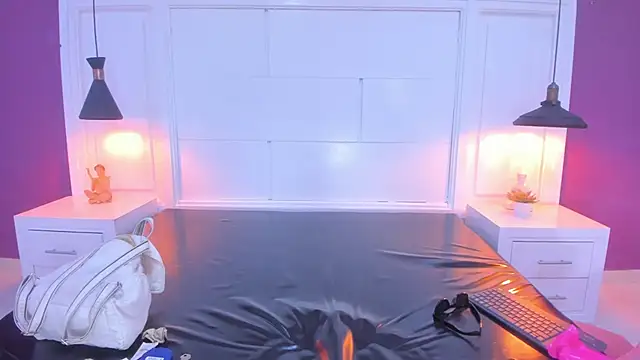 Snapshot of SilvanaCapelli chatting on February 22, 9:59 pm SilvanaCapelli online show from February 22, 9:59 pm